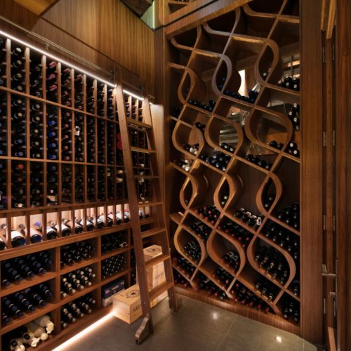 q-curve wooden wine cellar