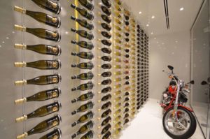 ring cable wine display with motocycle